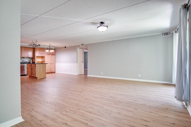 Building Photo - 5S066 Pebblewood Ln