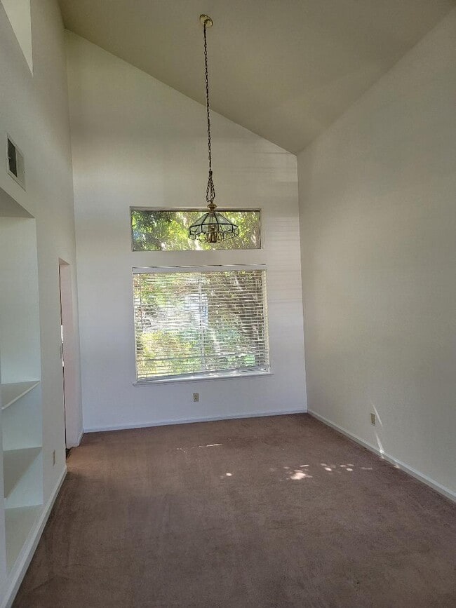 Building Photo - 1709 Evergreen Dr