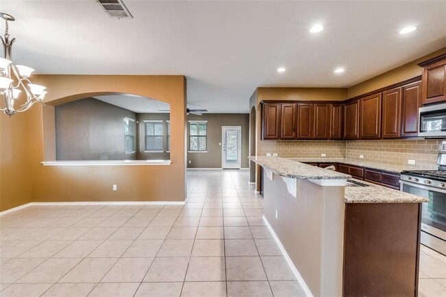 Building Photo - 305 Leather Oak Loop