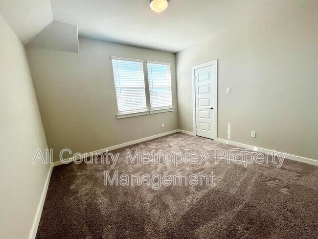 Building Photo - 1904 Edgewater St