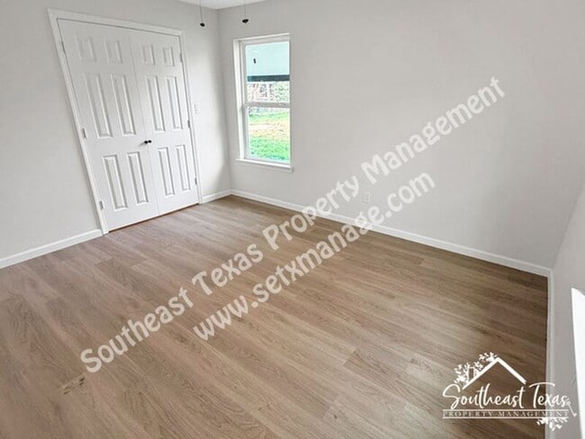 Building Photo - 5260 Landry Ln