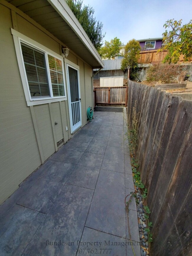 Building Photo - 104 Kent St