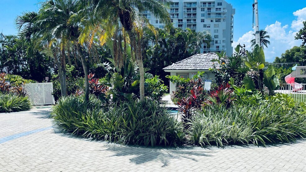 Building Photo - 2451 Brickell Ave