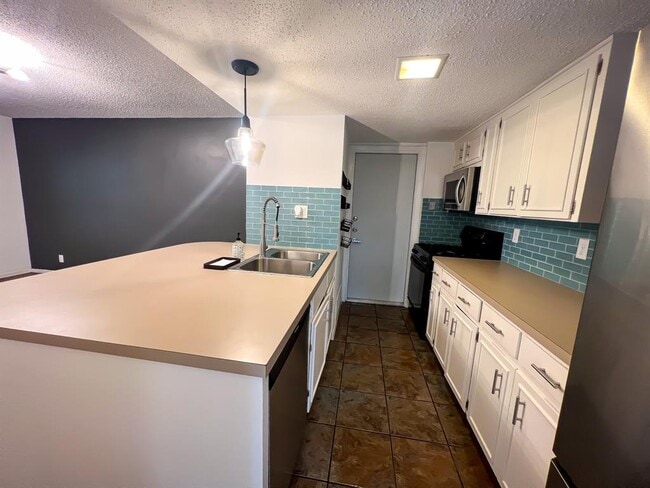 Building Photo - 8519 Shenandoah Dr