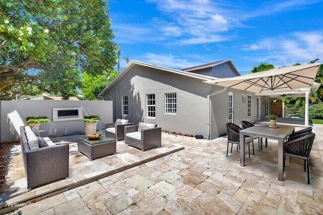 Building Photo - 4610 Pine Tree Dr