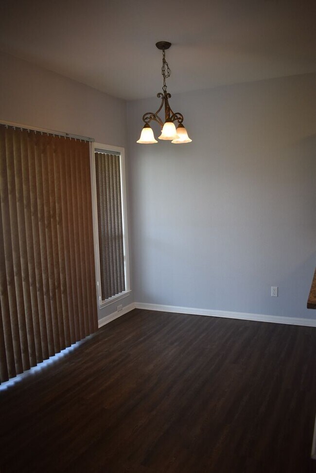 Building Photo - 509 Lakota Ln