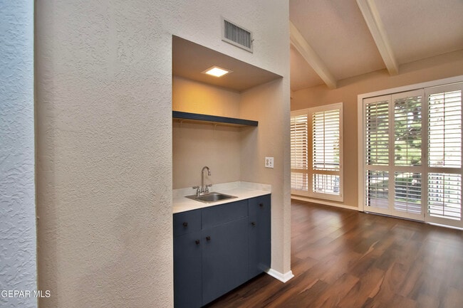 Building Photo - 5710 Mira Grande Dr