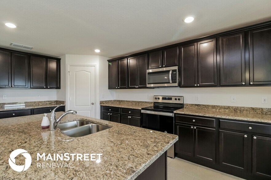 Building Photo - 35637 Rose Moss Ave