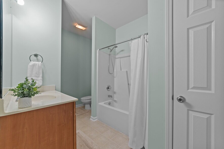 Building Photo - 1121 Turtle Creek Rd