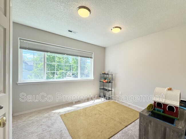 Building Photo - 2988 NE 13th Dr