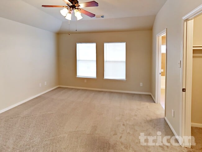 Building Photo - 410 Crosby Village Dr