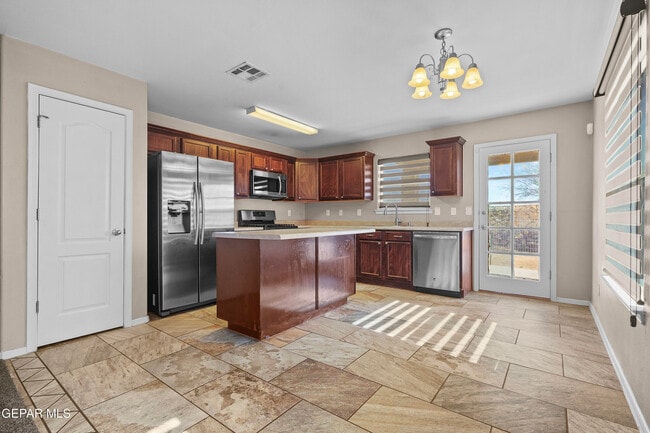 Building Photo - 2404 Escape Point St