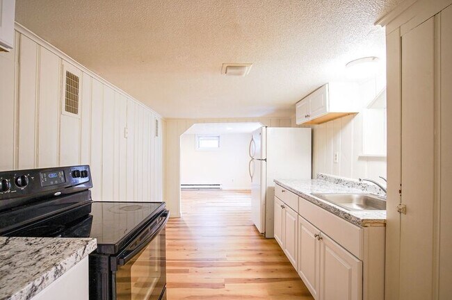 Building Photo - 2385 Westfield St