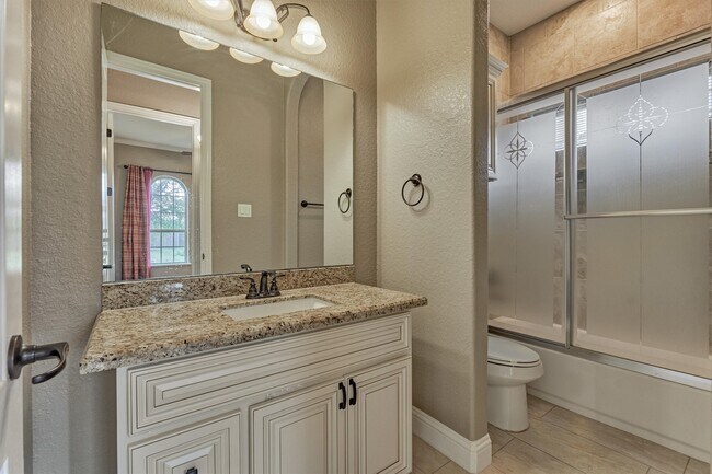 Building Photo - 106 Bella Luce