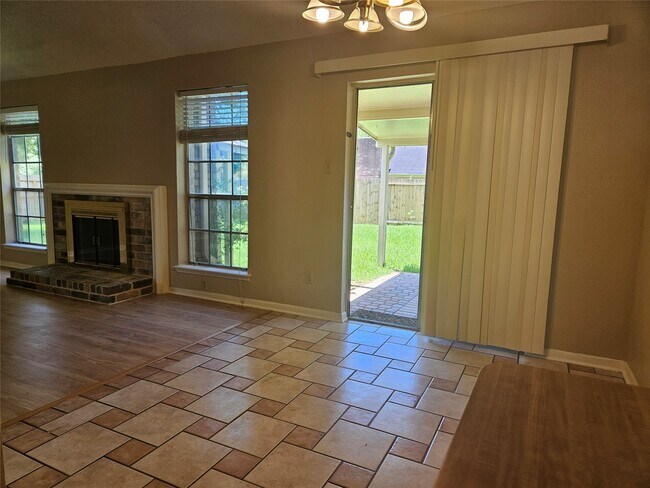 Building Photo - 2822 Chimneystone Cir