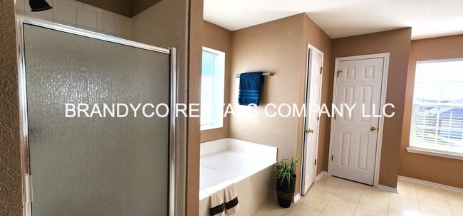 Building Photo - 2811 Scottsdale Dr