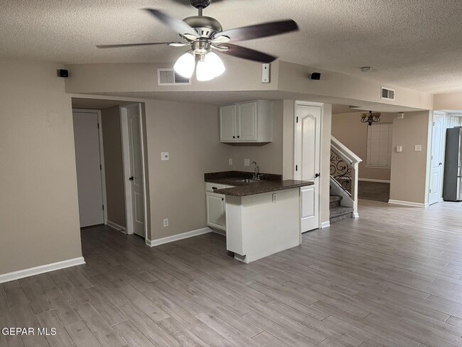 Building Photo - 398 Bentridge Drive
