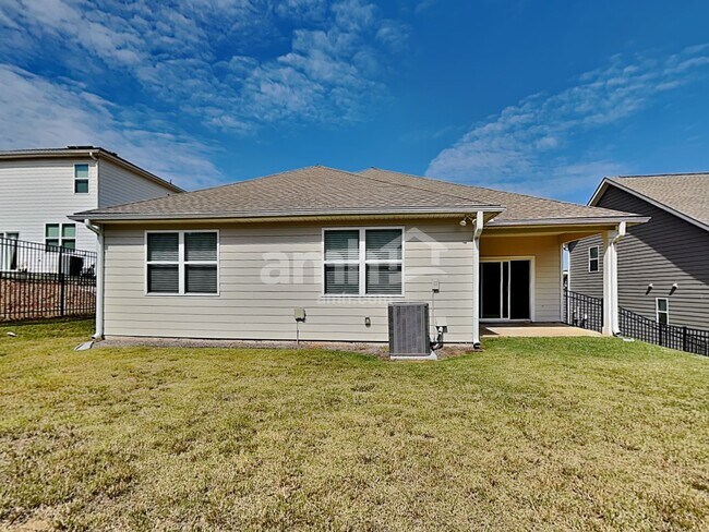 Building Photo - 7077 Creeksong Dr