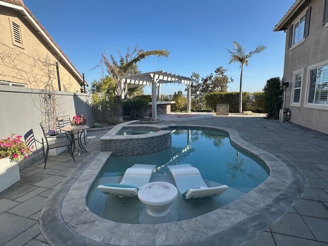 Building Photo - Exquisite Vina Del Mar home in Spanish Hills