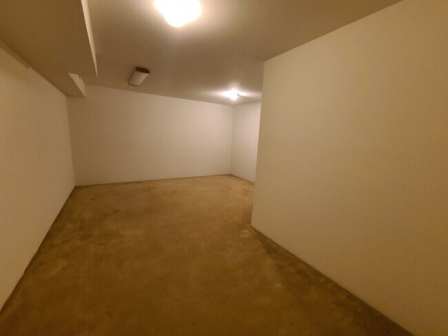 Building Photo - 2 Bed/2.5 Bath plus Large Bonus Room - For...