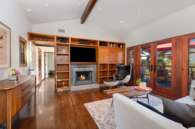 Building Photo - 622 Cowles Rd
