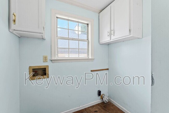 Building Photo - 15 Mulberry Ln