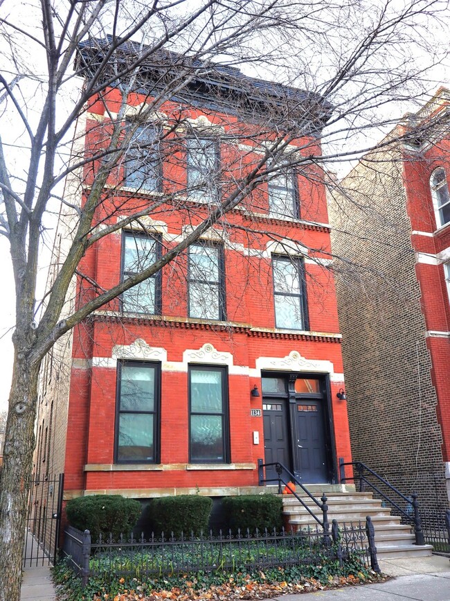 Primary Photo - 1134 N Wolcott Ave