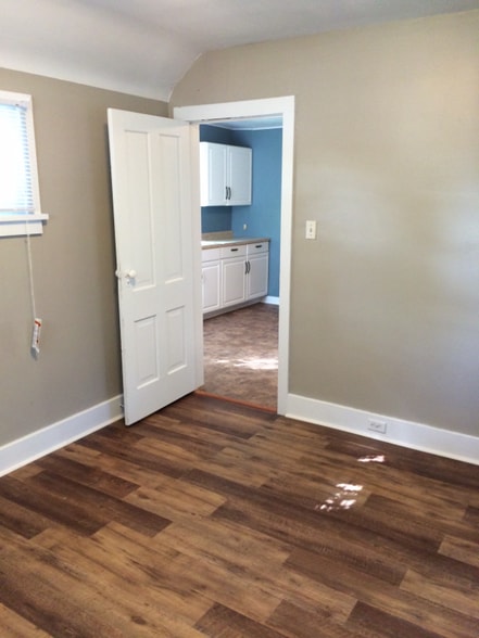 Building Photo - 1106 Charles St