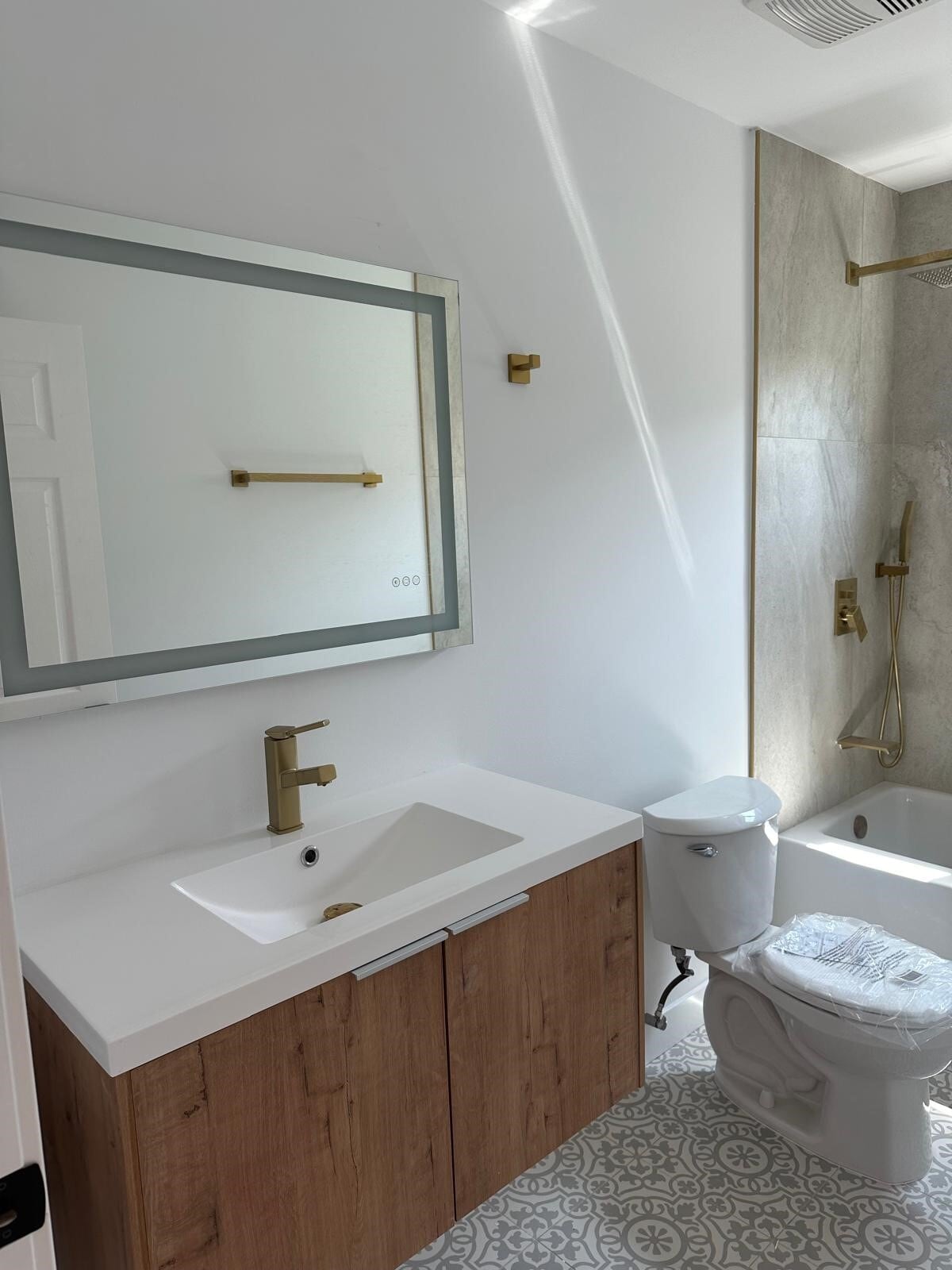 Building Photo - 2205 Sheridan St