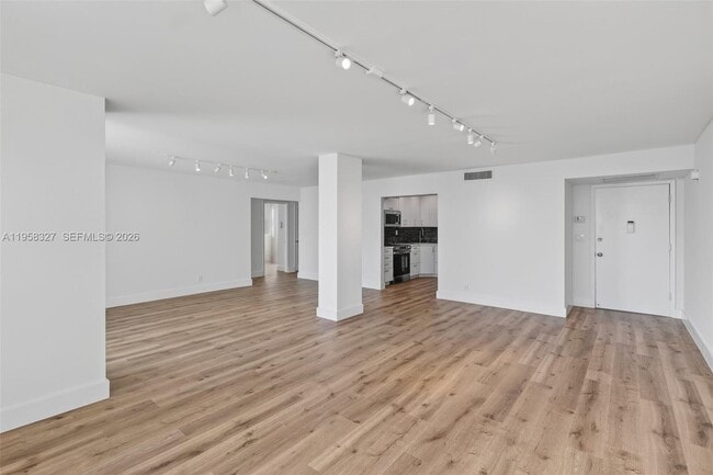 Building Photo - 1410 S Ocean Dr