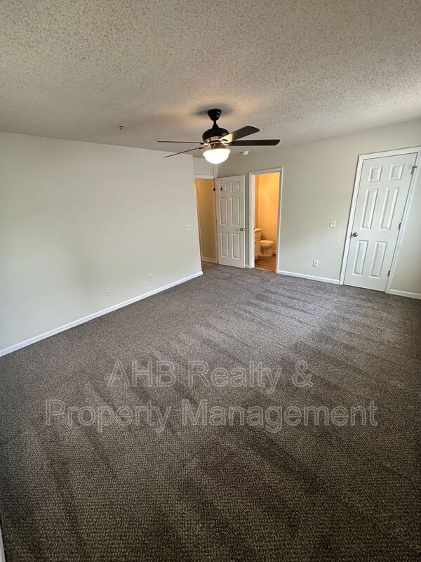 Building Photo - 3475 Forestdale Dr