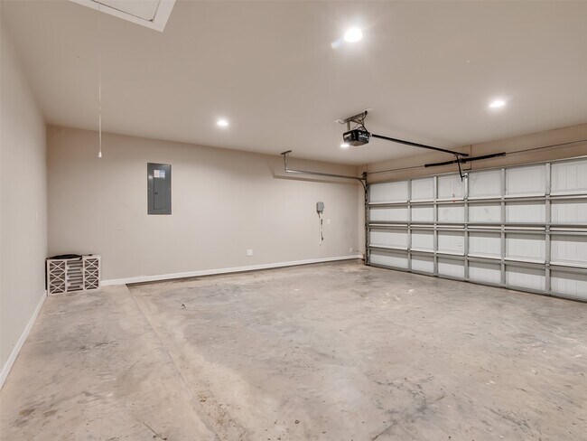 Building Photo - 8510 Amber Bend Dr