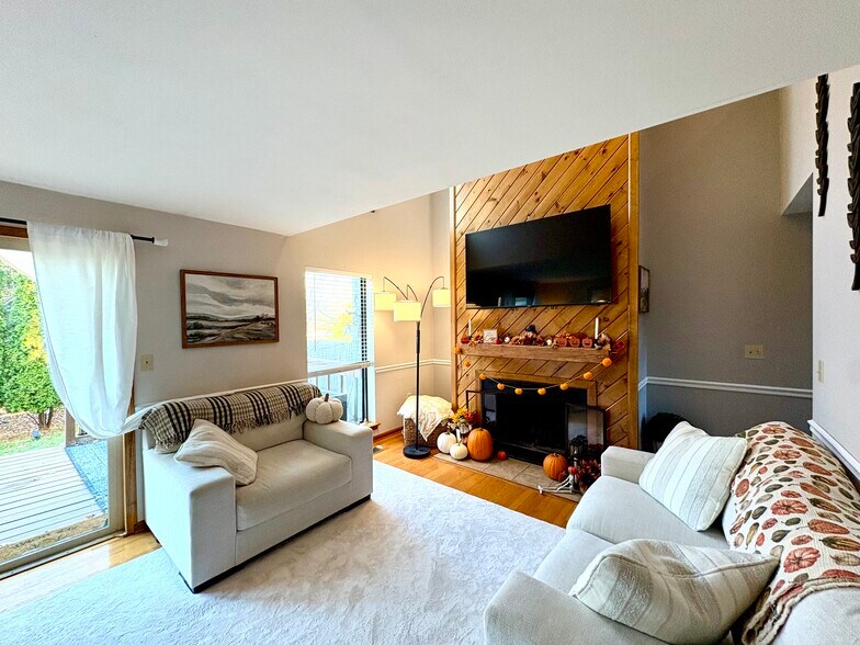 Building Photo - 8254 Beehive Cir