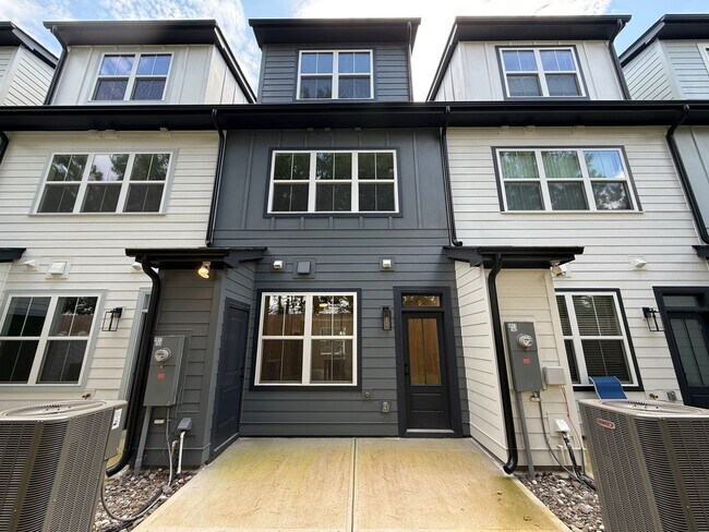 Building Photo - Newly Built 4BD, 3.5BA Northeast Raleigh Townhome in a Great Location