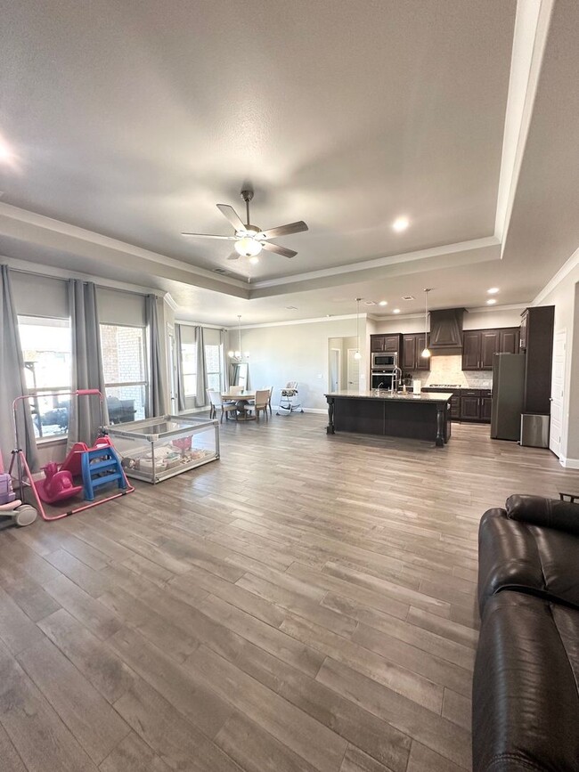 Building Photo - 3 Bed 2 Bath Ready to Rent ASAP!