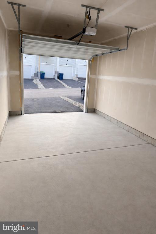 Building Photo - 735 Platinum Dr