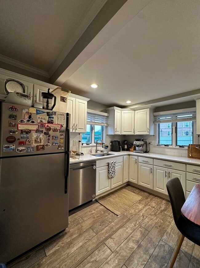 Building Photo - Spacious 3 Bed | 2 Bath in Prime Somerville Location with 2 parking!