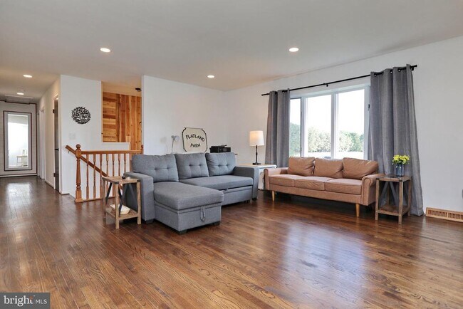 Building Photo - 8530 Wedding Dr
