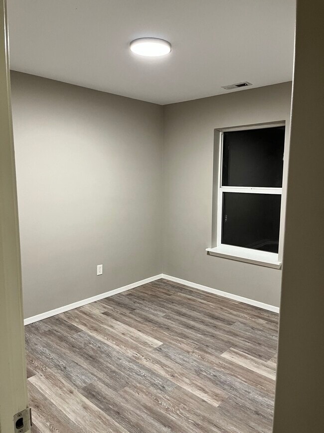 Building Photo - 1025 SE Freedom Cir