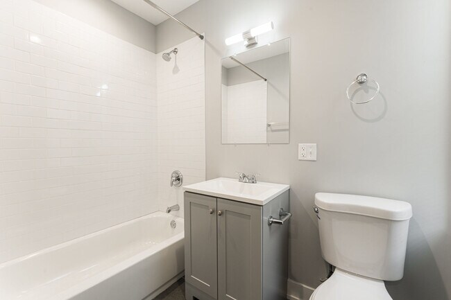 Building Photo - 926 W 32nd Pl