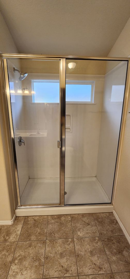 Building Photo - Beautiful 3 Bedroom House