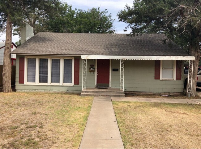 Primary Photo - 2426 32nd St