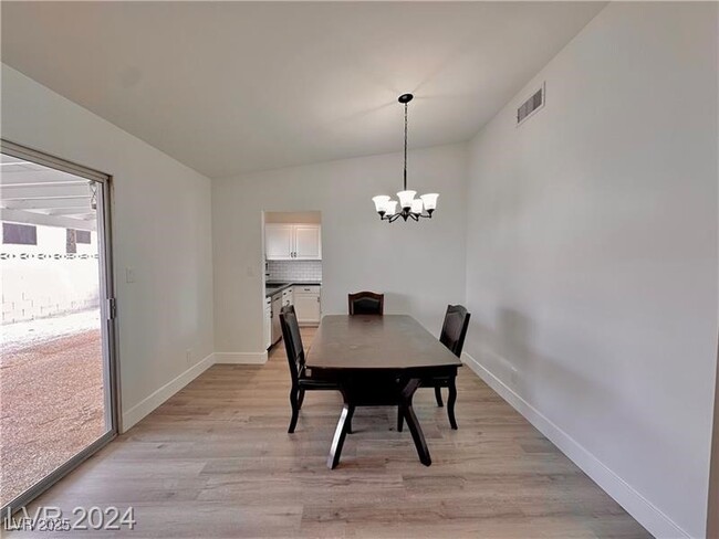 Building Photo - 401 Holcomb