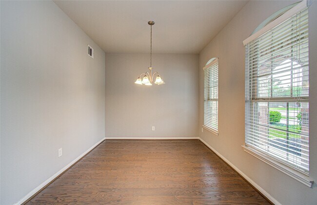 Building Photo - 24331 Kee Cresta Ct