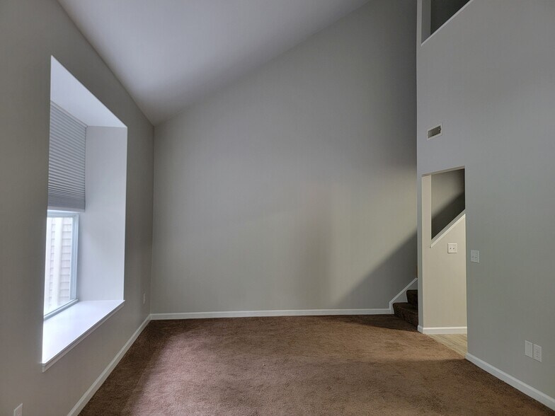 Building Photo - 15 Westpointe Dr