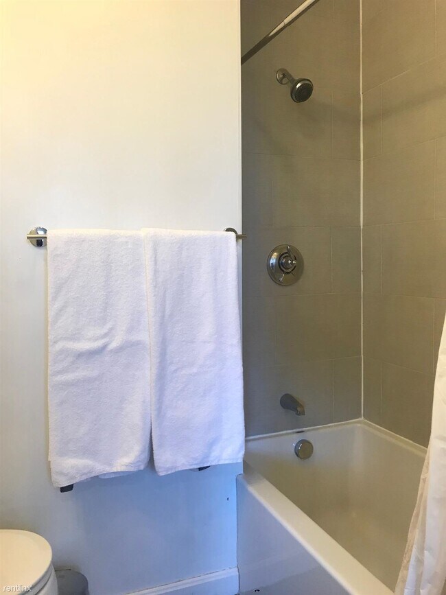 Building Photo - 2 br, 1 bath  - 10 Brainerd Rd # 10-47