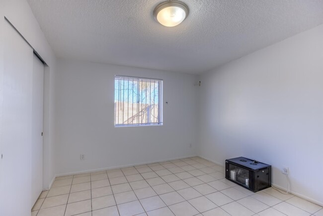 Building Photo - 417 E Jacinto St