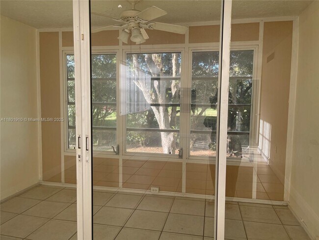 Building Photo - 9495 Evergreen Pl