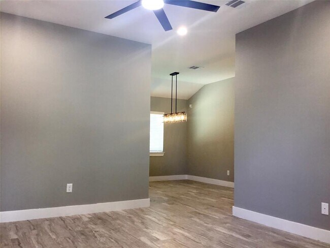Building Photo - 8913 Homewood Ln