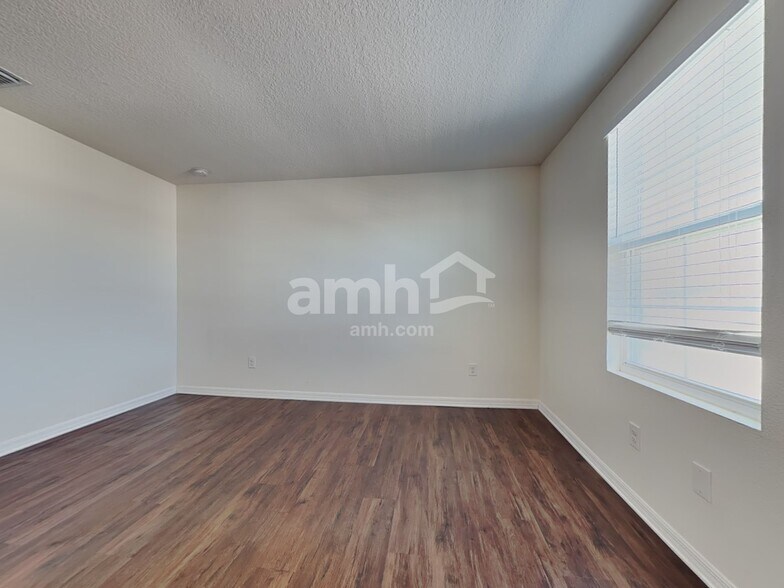 Building Photo - 35900 Jenny Lynne Cir